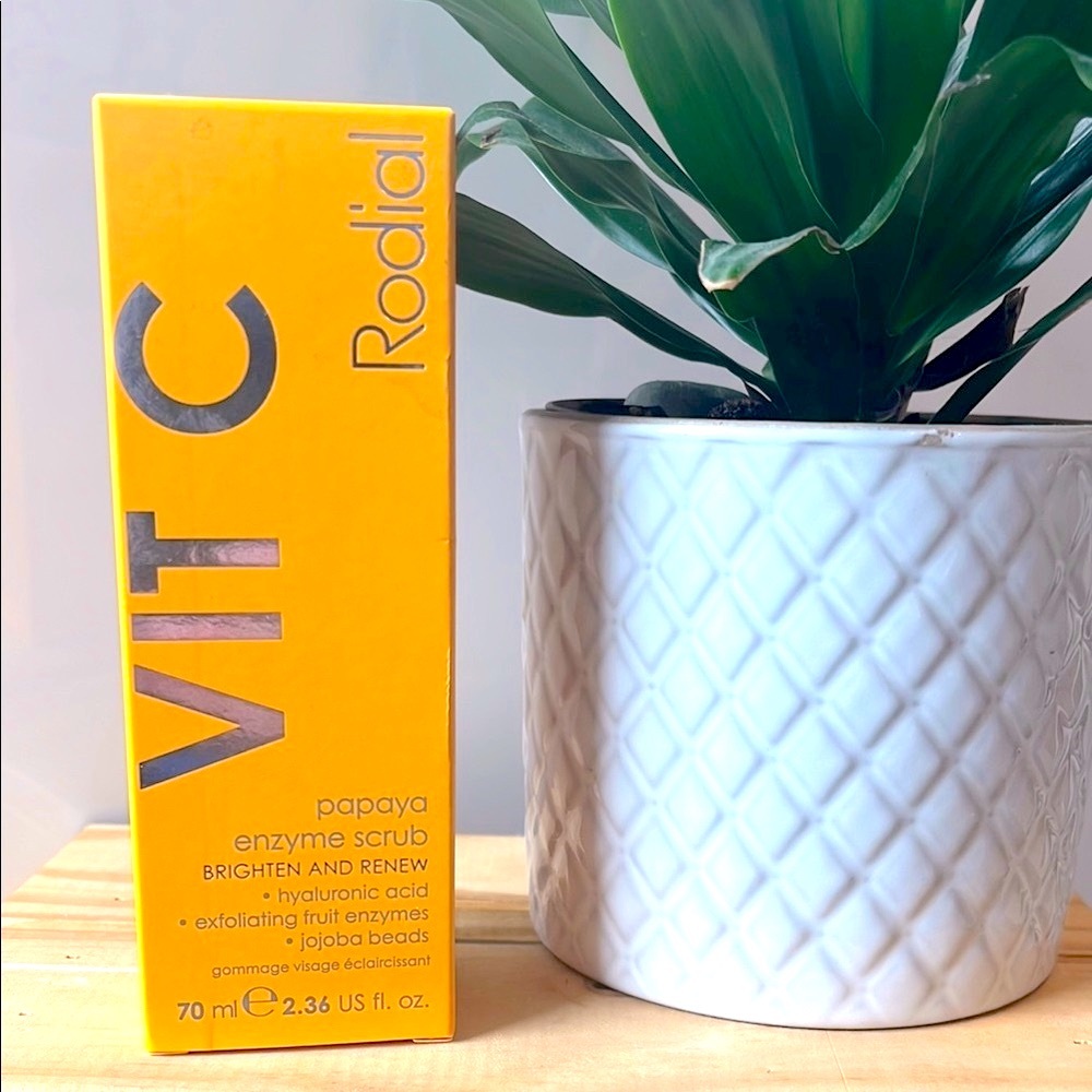 Rodial Vit C Papaya Enzyme Scrub